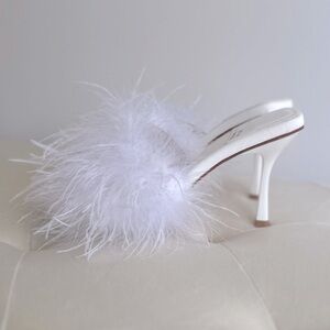 🔥NWT! Sexy Jeffrey Campbell White Feathers Kitten Heels 🔥